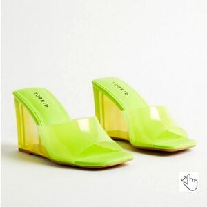 NWT Torrid Lucite heels